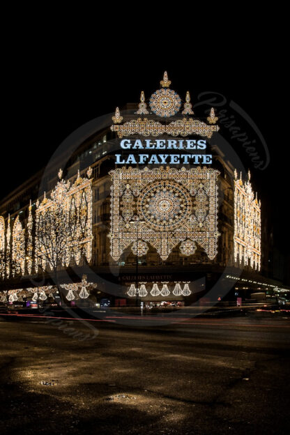 Photo Pose-Longue Reportage des galeries Lafayette illuminées de décorations de Noël