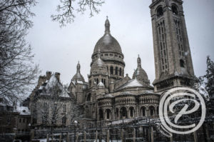 La basilique du Sacré Cœur sous la neige prise de vue du Square Marcel Bleustein Blanchet